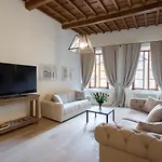 Pure Luxury In Oltrarno Florence